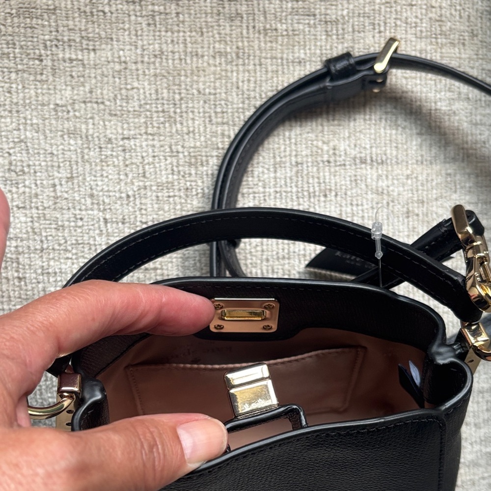 NWT kate spade Black Pebbled Leather Crossbody with Gold Hardware - Picture 2 of 3